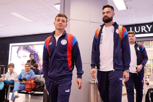 La Albirroja partió rumbo a Lima para el amistoso ante Perú - Unicanal