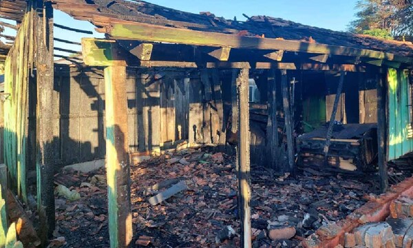 Realizarán maratón solidario para construir una casa a profesora que perdió todo en un incendio en Coronel Oviedo – Prensa 5