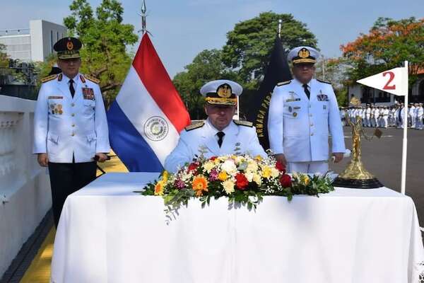 Santiago Peña nombra a nuevo comandante de la Armada Paraguaya - Nacionales - ABC Color