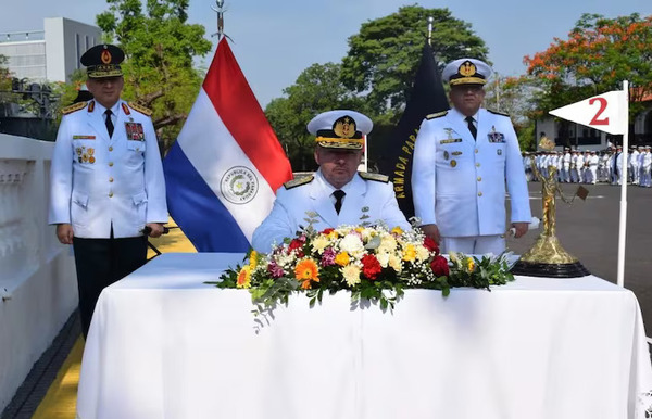 Presidente Peña designa nuevo comandante de la Armada Paraguaya