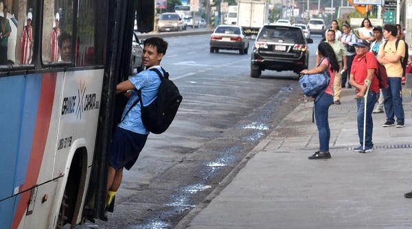 Negociaciones en curso para evitar paro de buses