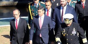 Santi cambia al Comandante de la Armada Paraguaya