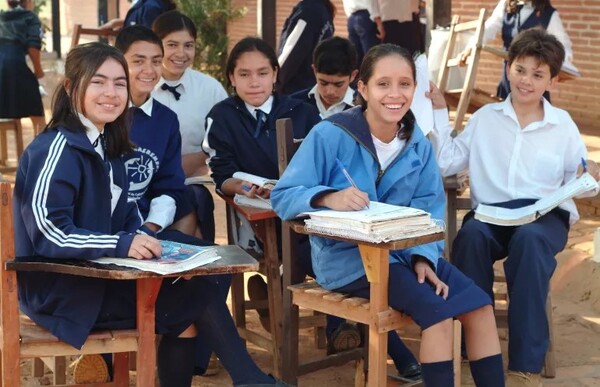 MEC: extienden plazo hasta el 11 de junio para postulaciones a becas