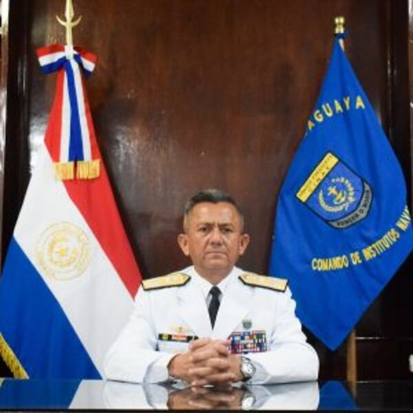 Peña designa al vicealmirante Lucio Benítez como nuevo comandante de la Armada Paraguaya - El Trueno