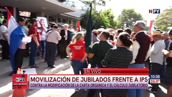 Jubilados se manifiestan frente a IPS - Noticias Paraguay