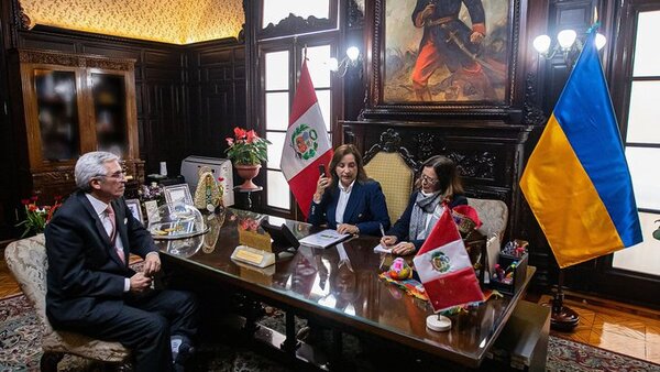 Boluarte y Zelenski hablan por teléfono sobre el conflicto de Ucrania