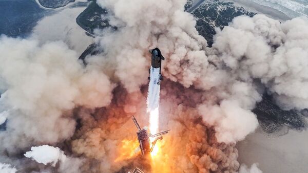 (Video) El cohete Starship de SpaceX logra despegar y amerizar con éxito