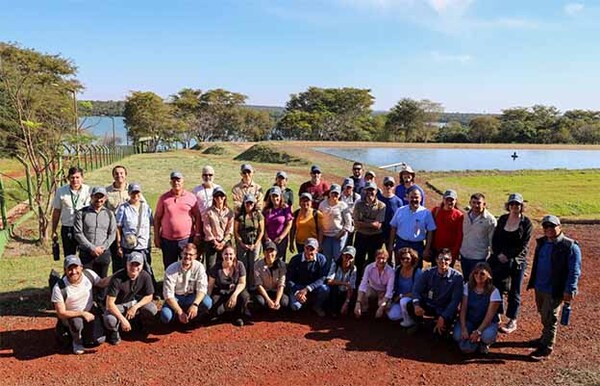 Técnicos y profesionales ambientalistas de 25 países visitaron la Reserva Natural Itabo de Itaipú | DIARIO PRIMERA PLANA