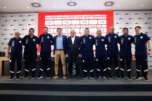 Versus / La APF presentó a los nuevos entrenadores de las Selecciones Juveniles