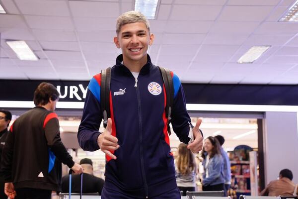 La selección paraguaya llegó a Lima para el amistoso con Perú - Selección Paraguaya - ABC Color