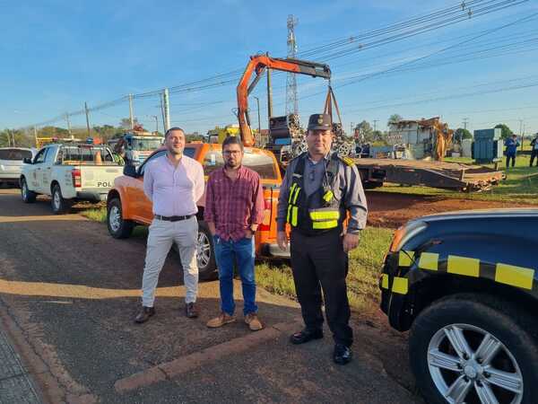 Patrulla Caminera libera franja de dominio de la ruta PY02 en Minga Guazú