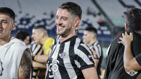 Versus / Ale Silva hace gala de su primer título con Libertad: "Feliz de la vida"