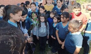 Escuelas en Villarrica recibieron 5.000 plantines para reforestar la ciudad – Prensa 5