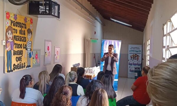 Presidente Franco: charla educativa sobre salud mental