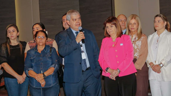 Bullrich se reúne con familiares de secuestrados y promete repatriar a parientes de Carmen Villalba