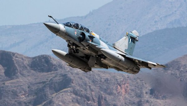 Francia entregará cazas Mirage 2000-5 a Ucrania y formará pilotos
