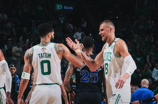 Celtics machacan a Dallas en el arranque de las Finales de la NBA