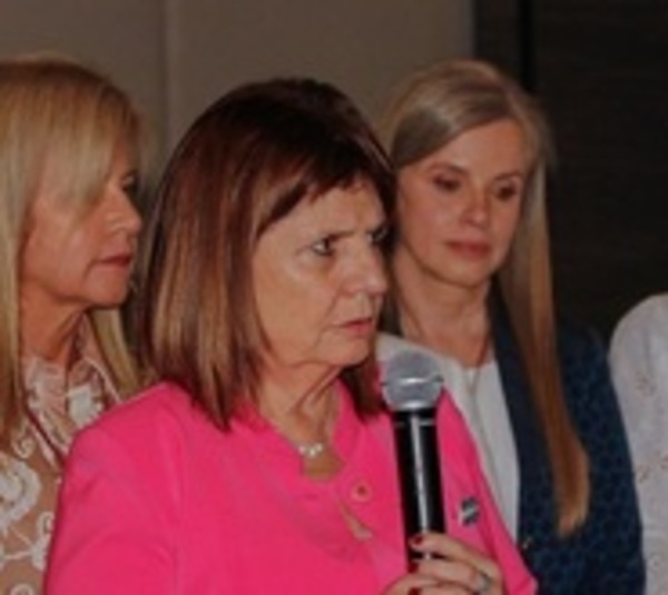 Visita de Bullrich despierta esperanzas en familiares de secuestrados - Paraguay.com
