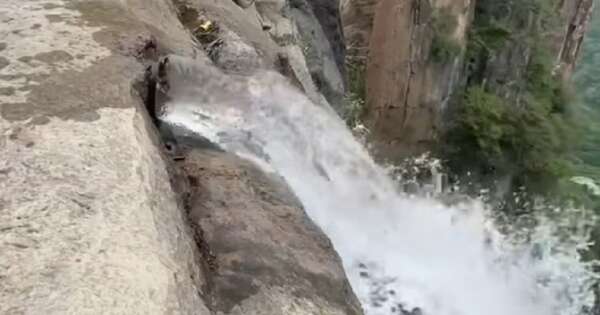 Diario HOY | VIDEO| Turista desmonta ‘fraude’ de una cascada en China al descubrir una tubería
