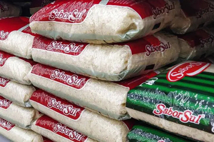 Productos brasileros inundan las góndolas de Puerto Yguazú - La Clave
