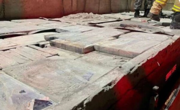 Camión con fondo falso llevaba 3.200 kilos de marihuana al Brasil