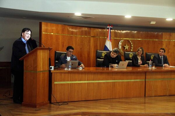 Finalizó Diplomado en Derecho del Trabajo, de la Seguridad Social y en Derecho Procesal del Trabajo