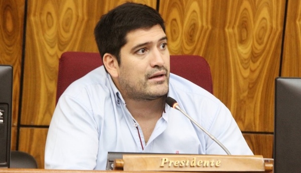 Diputado Mauricio Espinola aseguró que Enrique Vargas Peña le cortó la comunicación por tratarle de "cartista" - Teleshow %