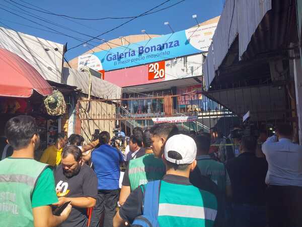 Ordenan el cierre de conocida galería en el Mercado 4