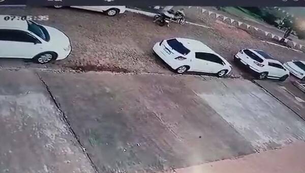 [VIDEO] ¡Santo Dios! Mientras participaban de una misa, ladrones se llevaron sus motocicletas