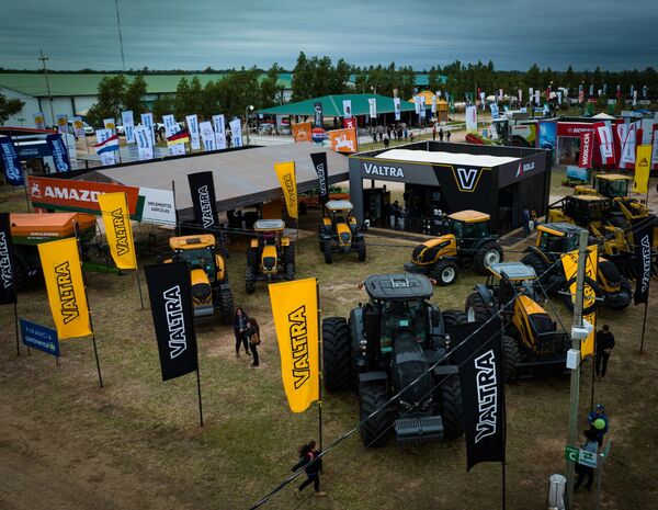 Grupo Rieder destacó con maquinarias Valtra y SDLG con atractivos planes de financiamiento durante Expo Pioneros