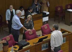 Subasta en el Congreso: estos son los precios base de las sillas y los vehículos  - Nacionales - ABC Color