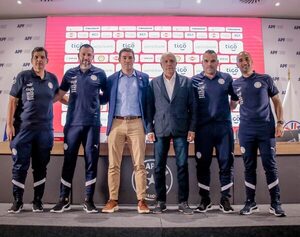 Duscher: "El futbolista paraguayo no debe perder su esencia" · Radio Monumental 1080 AM