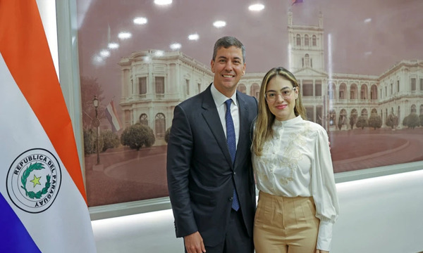Asume como ministra de la Juventud la operadora del cartismo y estudiante universitaria - OviedoPress
