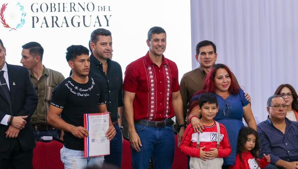 Gobierno entrega 89 nuevas viviendas en Central y Cordillera - El Trueno