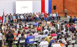 Peña entregó subsidios a familias luqueñas •