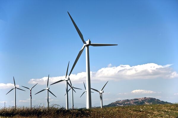 La inversi贸n en energ铆as limpias duplicar谩 este a帽o la de combustibles f贸siles - Revista PLUS