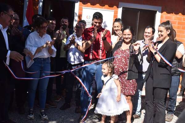 Presidente inaugura 12 viviendas en Ñemby - Nacionales - ABC Color