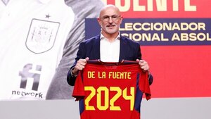 Versus / "Soy muy justo con los que están, hay que dejar fuera a tres", defiende Luis de la Fuente