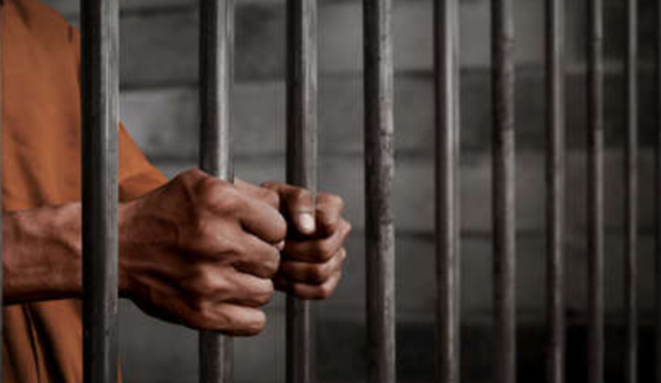 Condenan a un hombre a 28 años de cárcel por triple homicidio