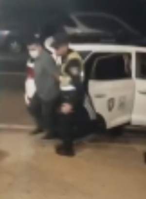 Hombre he´i que su doña amaneció muerta, fueron a la autopsia y quedó ahí detenido por feminicidio