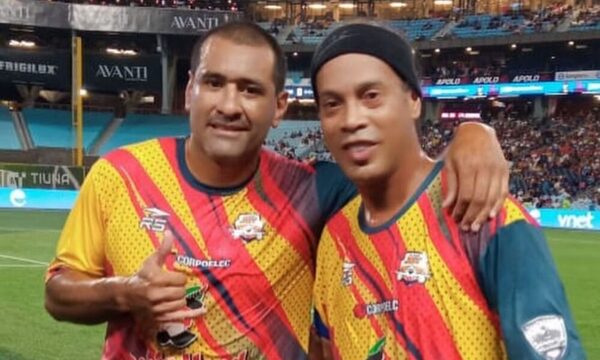 (VIDEO)La alegría de Paulo Da Silva por encontrarse con Ronaldinho