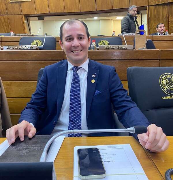 AUDIO: “El cambio del estatuto del PLRA es una urgencia”, dice diputado Carlos Pereira Rieve - No tiene nombre - ABC Color