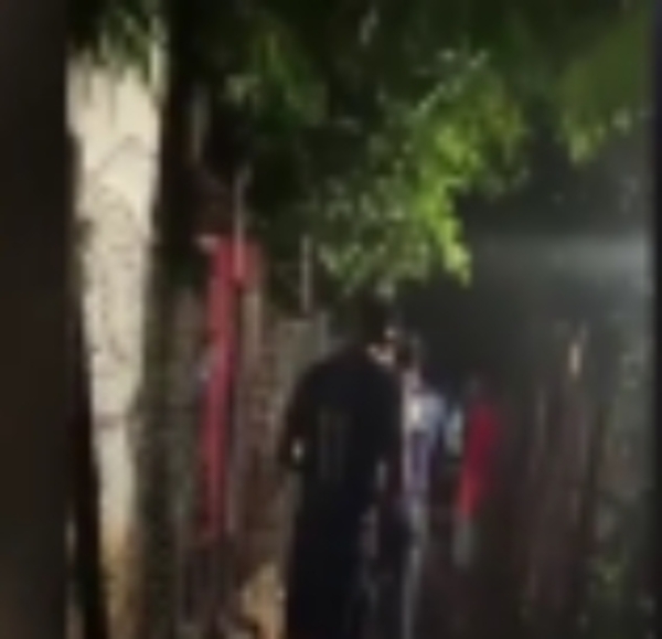 Denuncian a vecino agresivo: Ingresó a vivienda y amenazó con machete a una pareja