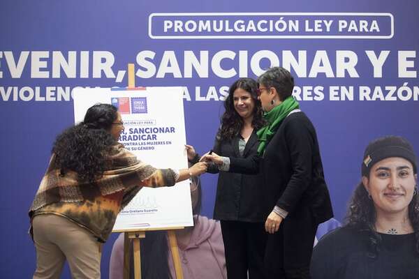 Gobierno chileno promulga ley integral contra la violencia hacia las mujeres - Mundo - ABC Color