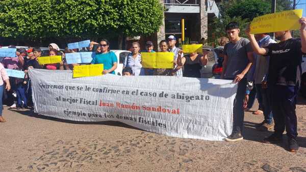 Pobladores de 25 de Diciembre exigen castigo a policía sospechoso de abigeato