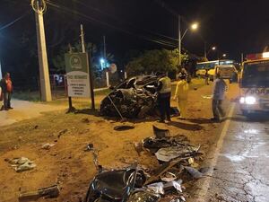 Choque de automóvil y un ómnibus del transporte público con derivación fatal  - Policiales - ABC Color
