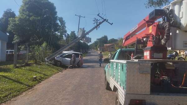 San Antonio: conductor choca contra una columna y deja sin luz a todo un barrio - Nacionales - ABC Color