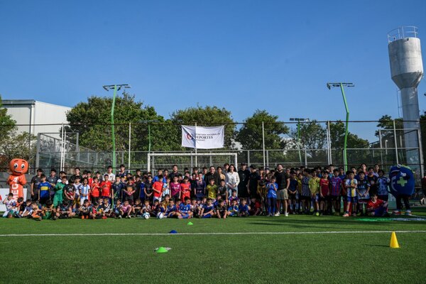 Versus / Cientos de niños participaron del primer día de la Copa Kyrios en el Complejo SND