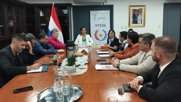 Gobierno y Centrapan llegan a acuerdo y se levanta paro del transporte