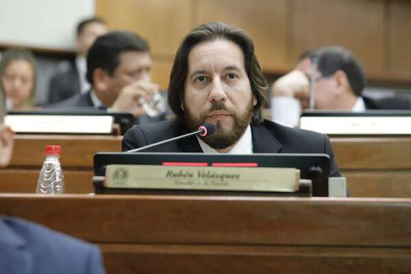 Chaqueñito debió asistir a la audiencia, dice senador - Política - ABC Color